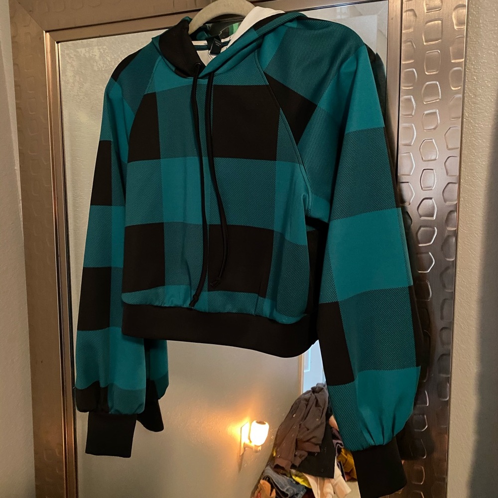 Semi cropped plaid hoodie